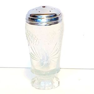 Vintage Tiara Ponderosa Pine Sugar Shaker